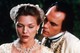 Veszedelmes viszonyok (1988): Ez az a szerep, amellyel John Malkovich végleg beírta magát a filmtörténet legnagyobb szívtiprói közé. Stephen Frears kultikus, kosztümös drámájában, a Veszedelmes viszonyokban Valmont márkit alakította, aki gátlástalan, mégis ellenállhatatlan sármjával hálózta be a Michelle Pfeiffer által játszott, erényes Madame de Tourvelt. A két színész közötti izzó, feszültséggel teli kémia és Malkovich manipulatív játéka a mai napig a korszak egyik legérzékibb filmes pillanatává tette ezt a jelenetet.