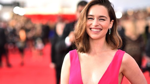 A Trónok harca sztárja cuki szettben kávézik Londonban