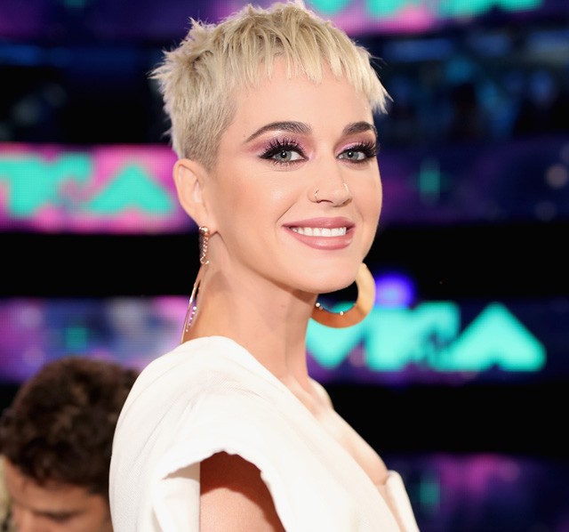 Atyaég: mit meg nem adnánk Katy Perry gyönyörű új frizurájáért