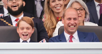 Kísérteties a hasonlóság György herceg és Vilmos herceg 10 éves kori fotója között