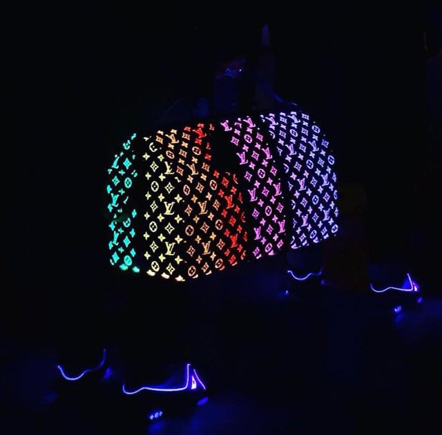 Világító Louis Vuitton táska