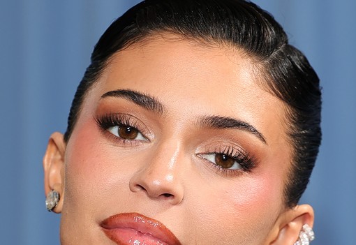 Kylie Jenner Timothée Chalamet nélkül, pucérruhában érkezett a Met-gálára