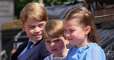 Elolvadunk:  Így üdvözölte György, Sarolta és Lajos herceg az ünneplőket 