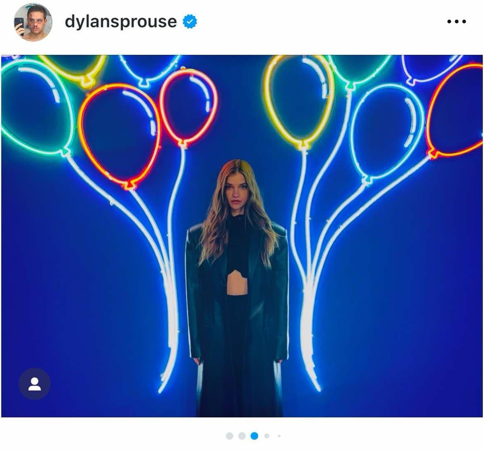 Palvin Barbara nem is találhatott volna tökéletesebb hátteret egy ütős Insta-fotóhoz