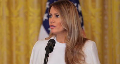 Melania Trump ruháján vitatkozik a fél világ, és nem is ok nélkül