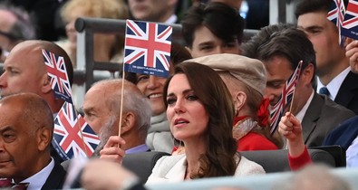 Kate Middleton stílusos szettje a hetvenes éveket idézi
