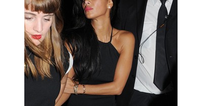 Nicole Scherzinger sportcipőben bulizik