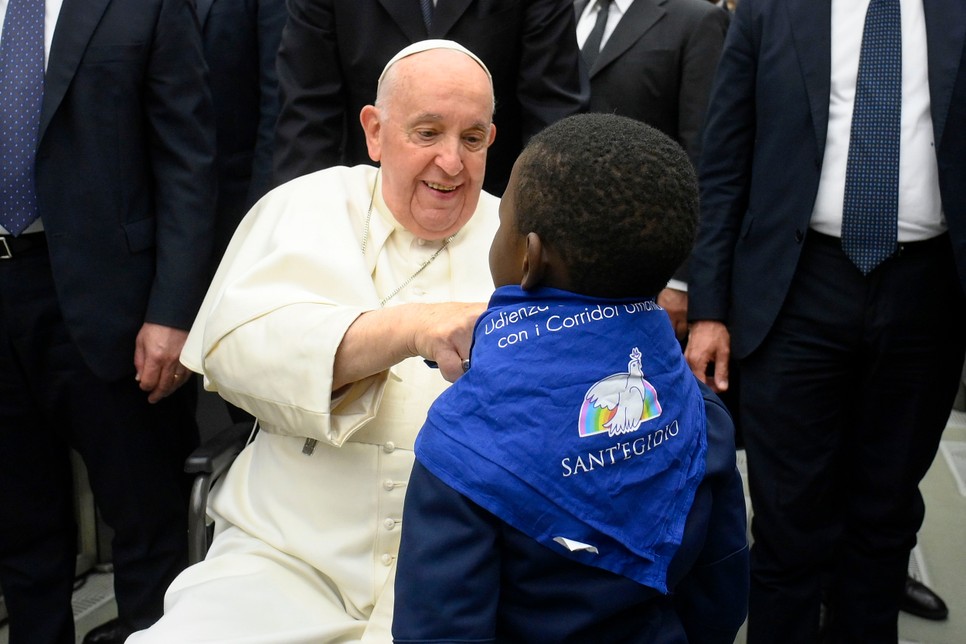 Ferenc pápa szolgálata során kiemelt figyelmet fordított a szociális igazságosságra, a környezetvédelemre és a hontalanok, menekültek támogatására