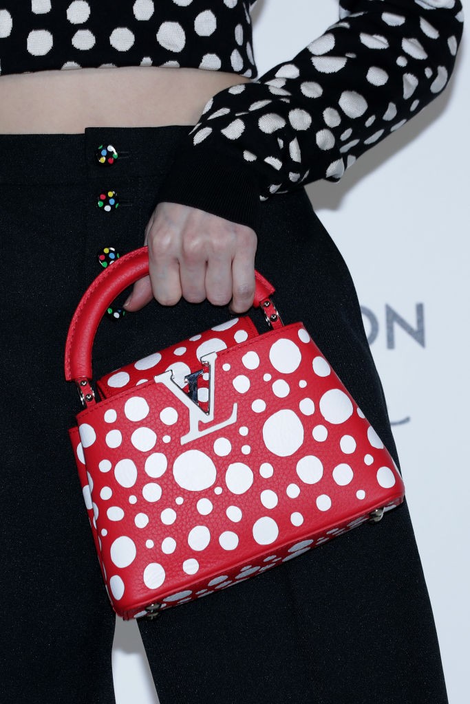 A Capucines táska Yayoi Kusama mintáival