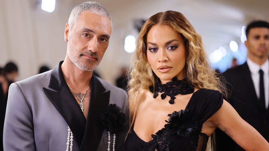 Rita Ora és Taika Waititi odavannak egymásért