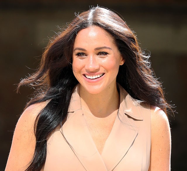 Meghan Markle az ősz legstílusosabb ruhadarabját viselte Afrikában