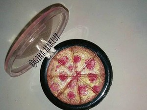 Hihetetlen sminkújdonság! Itt a pizza-highlighter!
