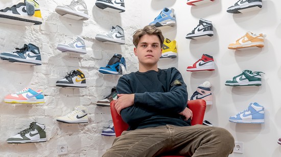 A srác, aki sneaker-birodalmat épít, és a Cápákat is lenyűgözte