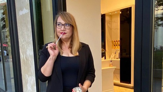 Így viseld a feketét élénk színekkel párosítva!