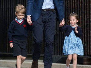 Ha lemaradtál róla: György herceg megpöckölte húga fejét és ennél cukibb dolog nincs is!