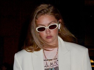 Mint egy időgép: Gigi Hadid szettje 100% nyolcvanas évek