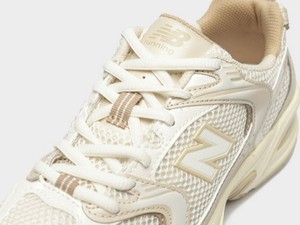 New Balance női stílusban? Tippek azoknak a nőknek, akiknek fontos a trendi look és a kényelem