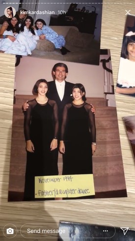 Kourtney és Kim édesapjukkal Robert Kardashiannal. 