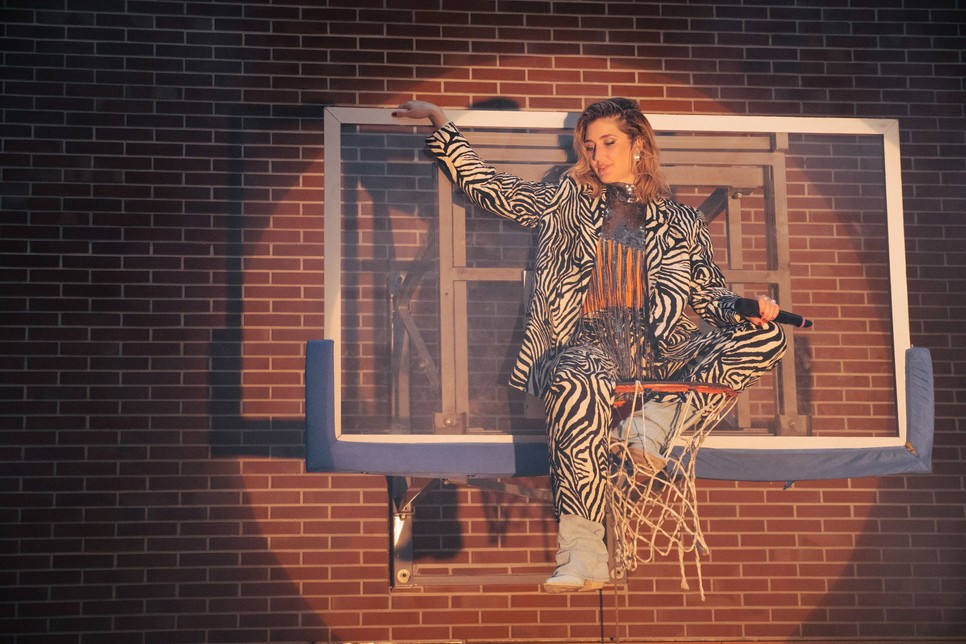 A banda egy igazán felszabadító számmal szerette volna a rajongókat meglepni