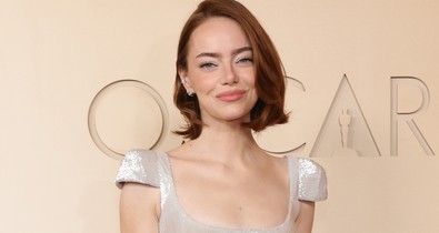 Emma Stone káprázatos ruhája a folyékonyság illúzióját keltette, éteri jelenségként tündökölt az Oscar-gálán 