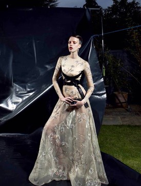 Szepesi Melinda a Harper`s Bazaar éjszakai madárkája