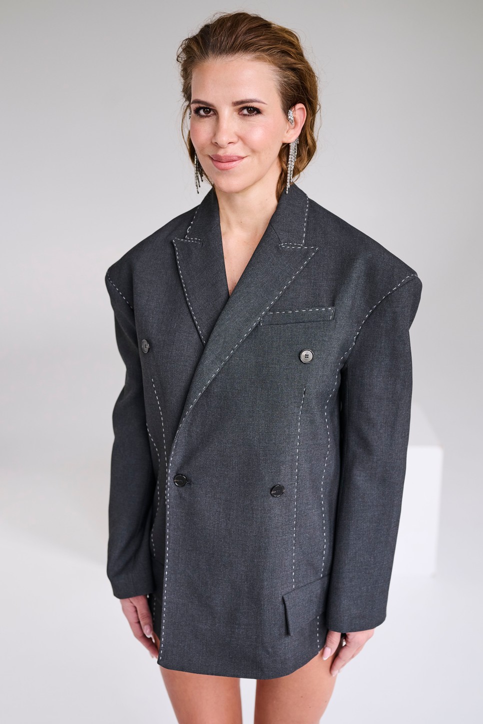 Kiss Kriszta − Oversize blézer, Ékszer SWAROVSKI 