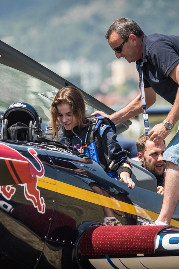 Palvin Barbi beszáll a gépbe