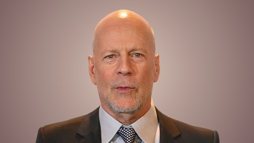 Bruce Willis friss fotói összetörik a szívedet, a gondozója mellett látható a színész