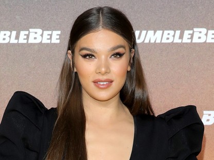 Miért? A cuki színésznő döbbenetes pornós csizmában 