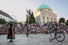 A Zsolnay Fényfesztivál elhozza a nyár legszínesebb pillanatait