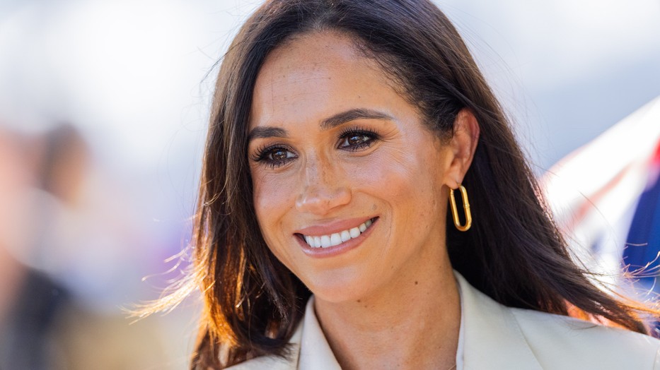 Meghan Markle új szintre emelte az érintést: nála nemcsak a szeretet, de a hatalom és a dominancia jelképe is lehet a kapcsolatban