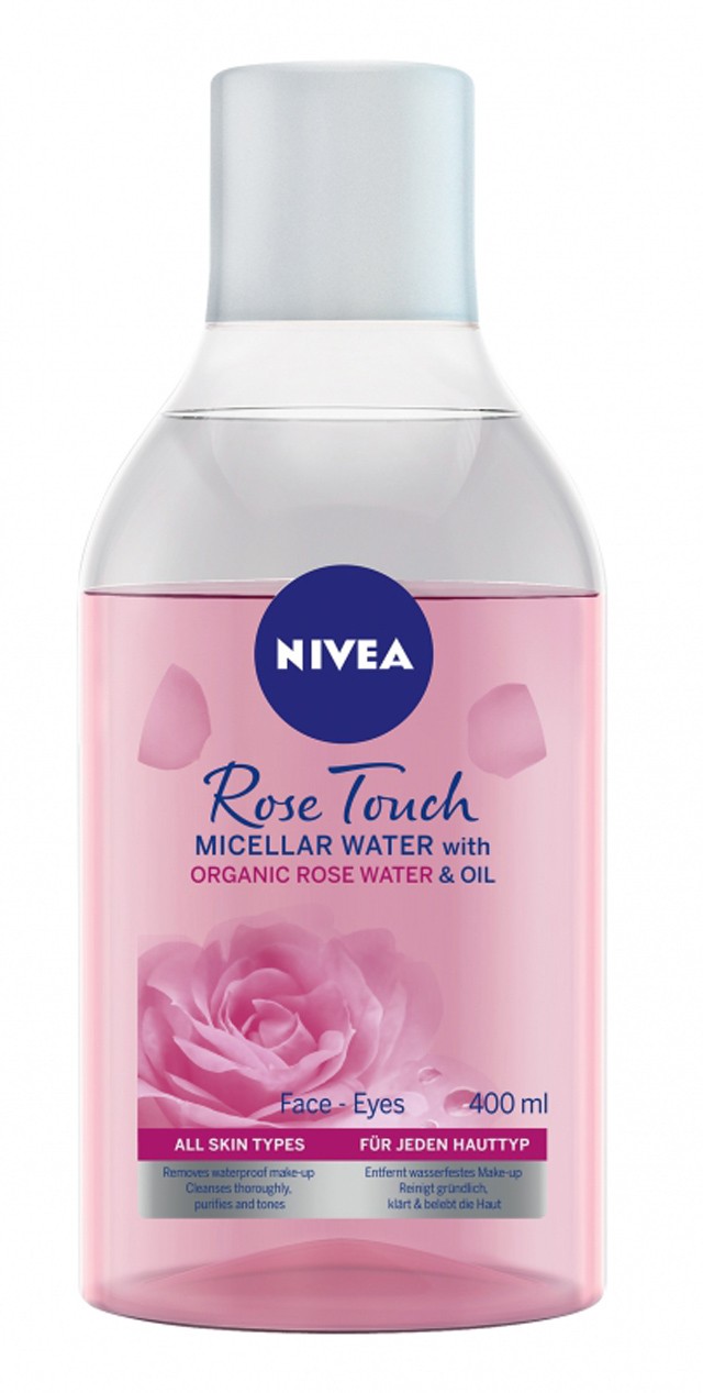 Ki kell próbálnod: elképesztően jót tesz a bőrödnek a rózsavíz