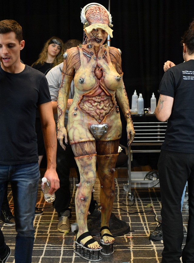 Heidi Klum halloweeni jelmezben