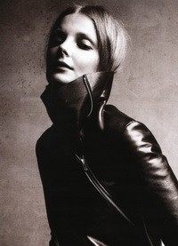 mihalik enikő, eniko mihalik, divatanyag, vogue, patrick demarchelier, fétis, domina, vetkőzés