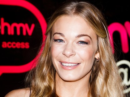 Erőteljes, őszinte fotók LeAnn Rimes-ról és a pikkelysömörrel való együttélés valóságáról