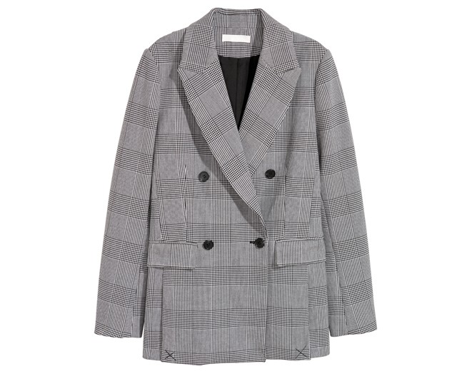 Az őszi napokon még bátran viselheted ezt a blézert pulóverrel. Menő leszel. 14990 Ft (20% kedvezmény a GLAMOUR-napok alatt 11992 Ft)