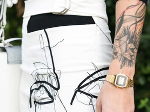 Alma mai szettje klasszikus fekete-fehér kortárs huncutsággal