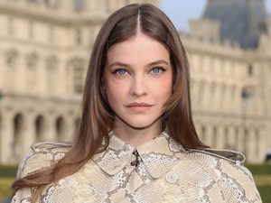 Palvin Barbara melltartó nélkül ruccant ki, ismét bebizonyította, hogy igazi stílusikon