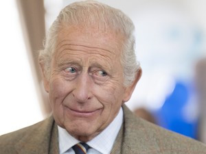 Károly egy egész világ előtt alázta porrá Harry herceget: beszéde során szégyenítette meg a saját fiát az uralkodó