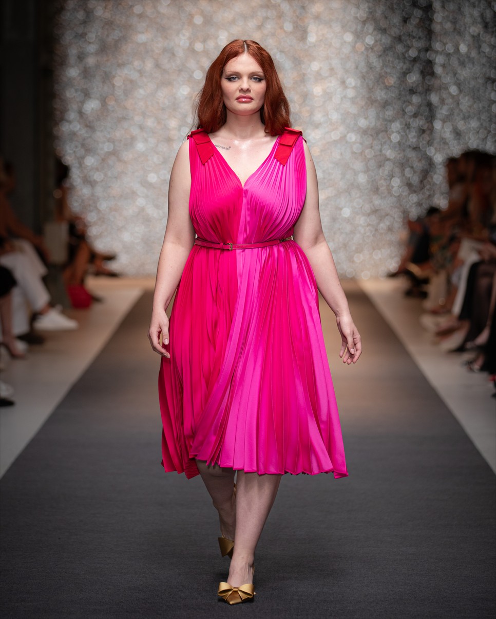 Nyári Luca író, modell a A Katti Zoób Heritage kollekciójának egyik darabjában