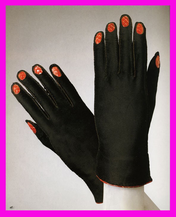 Man Ray és Picasso inspirálta szürreális fekete kesztyű, piros kígyóbőr körmökkel 1936-ból. Kihangsúlyozta viselője nőiességét.