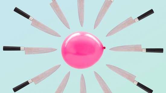 Nők határok nélkül: Élet egy hazugságlufiban, de mi lesz, ha kipukkad?