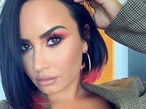 Get the Look: Így készítsd el Demi Lovato vagány, burgundi sminkjét!