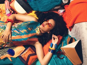 Exkluzív divatanyag a 80-as évek stílusára hangolva