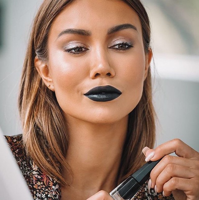 Wow! Itt a bizonyíték, hogy a fekete rúzs tényleg mindenkinek illik