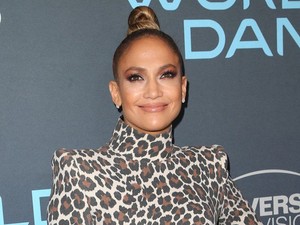 Jennifer Lopez nagyon kínos ruhabakiba futott bele