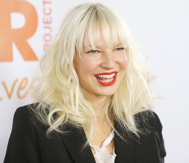 Sia egy dokumentumfilmben látta meg a fiút, akit végül örökbefogadott