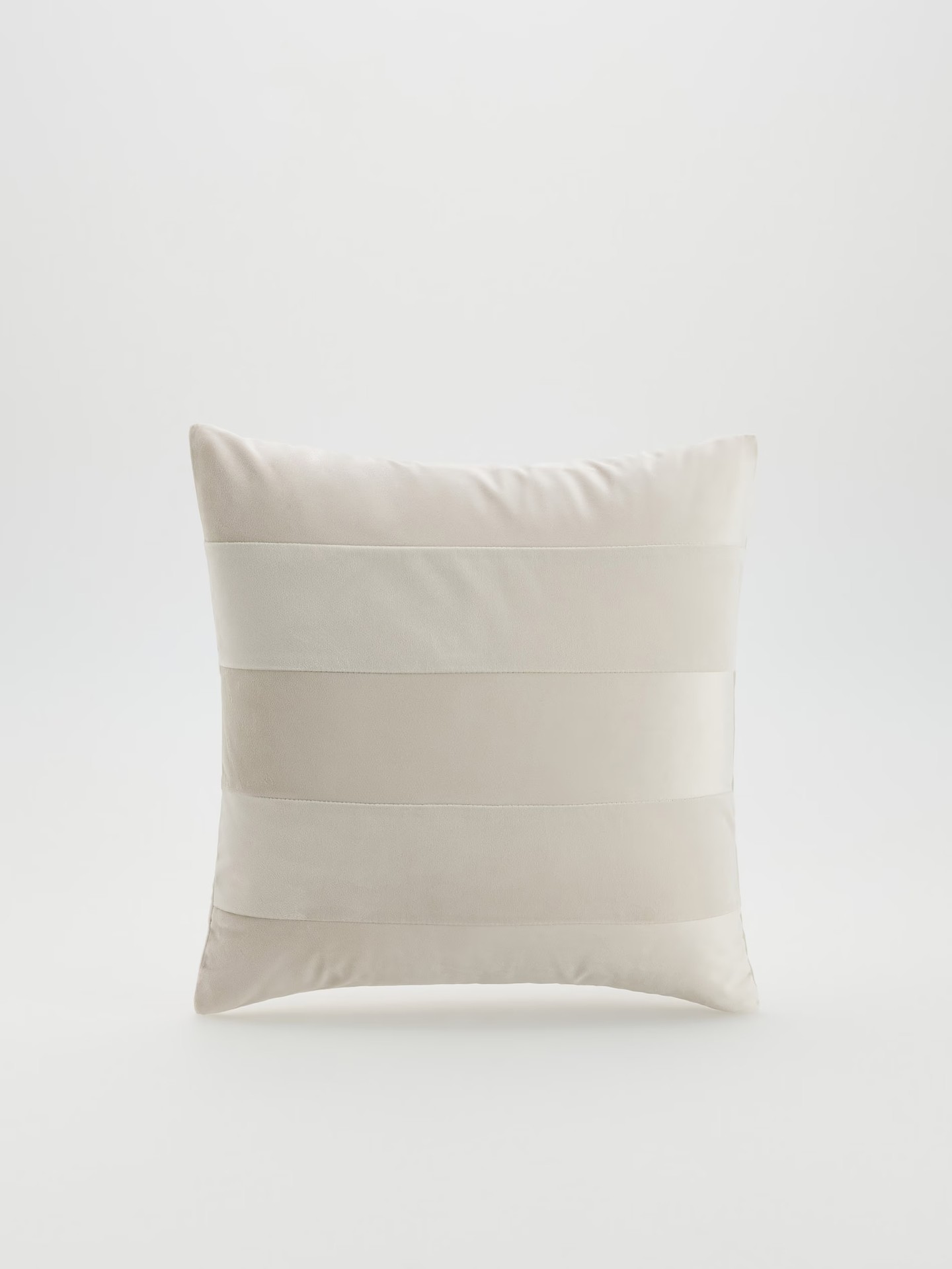 Reserved Home bézs selyempárnahuzat 4 595 Ft