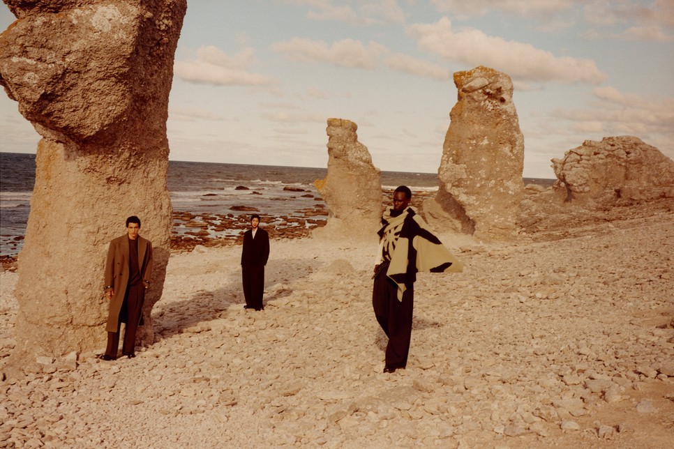 Nanushka X Zara férfiruha kollekció Fotó: