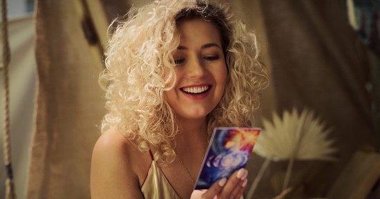 Önámítás vagy valódi önismereti eszköz? Szkeptikusként kipróbáltam a tarot-t